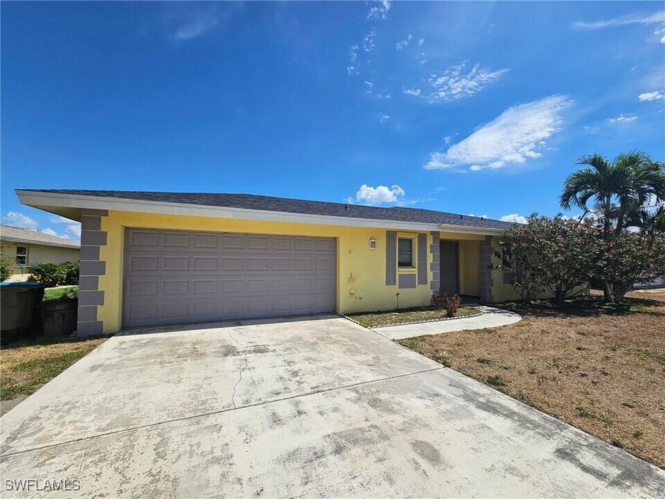 1923 Savona Pkwy in Cape Coral, FL - Foto de edificio