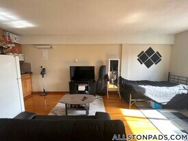 1110 Commonwealth Ave in Boston, MA - Building Photo