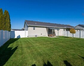 2437 Brandon Dr in Idaho Falls, ID - Building Photo - Building Photo