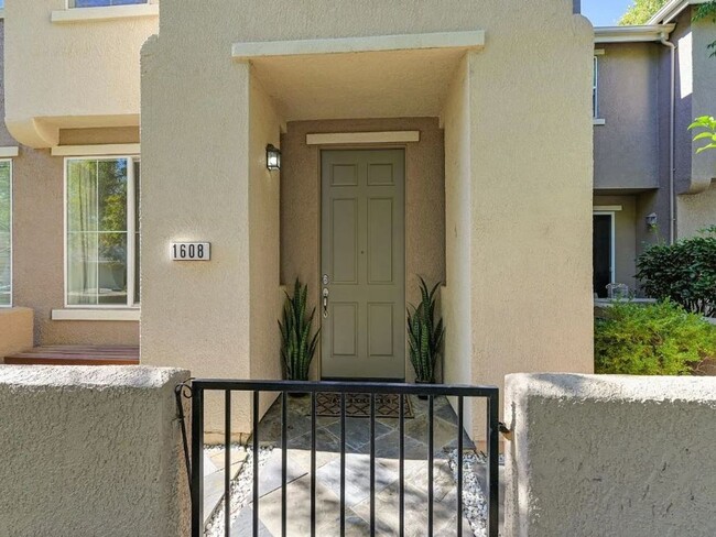 1608 Esplanade Cir in Folsom, CA - Building Photo - Building Photo