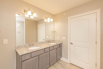 The Grand Reserve at Spring Hills in Spring Hill, TN - Building Photo - Building Photo