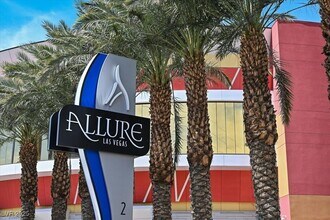 200 W Sahara Ave in Las Vegas, NV - Building Photo - Building Photo