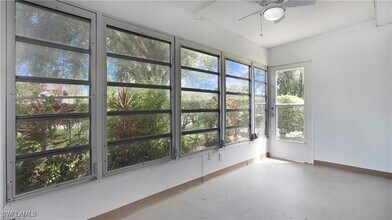 600 Valley Stream Dr in Naples, FL - Foto de edificio - Building Photo