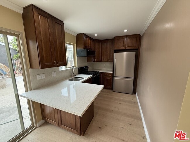13241 Longridge Ave in Sherman Oaks, CA - Building Photo - Building Photo