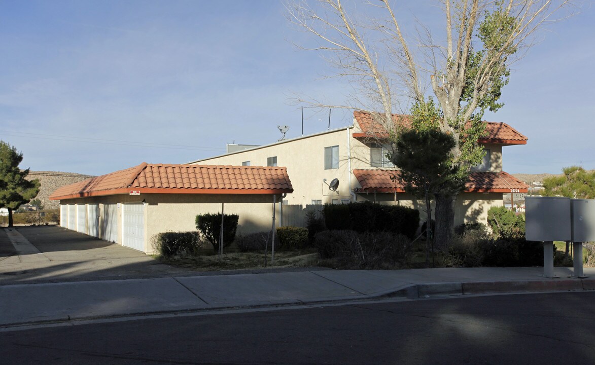 15774 Tuscola Rd in Apple Valley, CA - Foto de edificio