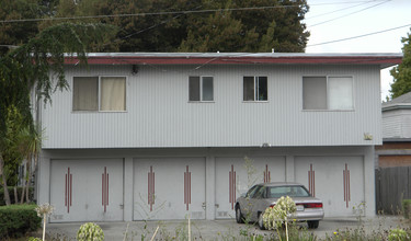 9417 Bancroft Ave in Oakland, CA - Building Photo - Building Photo