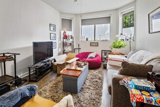 1906 N Whipple St in Chicago, IL - Foto de edificio - Building Photo