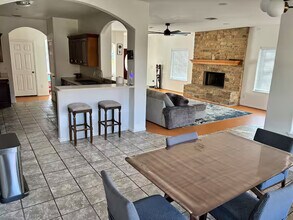 Room in House on Copper Hills Dr in Manchaca, TX - Building Photo - Building Photo