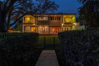 838 Monterey Blvd NE in St. Petersburg, FL - Building Photo - Building Photo