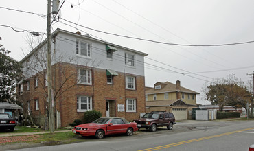 Beach Apartments in Virginia Beach, VA - Building Photo - Building Photo