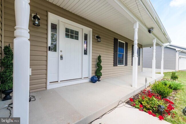 342 Europa Way in Martinsburg, WV - Building Photo - Building Photo