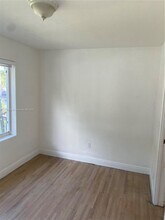 2470 SW 19th St in Miami, FL - Building Photo - Building Photo