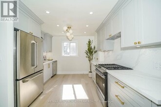 82 Admiral Rd in Ajax, ON - Building Photo - Building Photo
