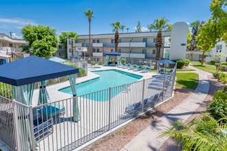 Sofia Apartments in Tempe, AZ - Foto de edificio - Building Photo