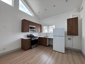 2720 Clarellen St in Torrance, CA - Foto de edificio - Building Photo
