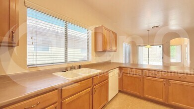 2516 W Amber Sun Dr in Phoenix, AZ - Building Photo - Building Photo