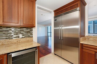 1199 Bishop St in Honolulu, HI - Building Photo - Building Photo