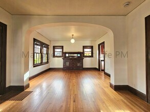 223 NE 62nd Ave in Portland, OR - Building Photo - Building Photo