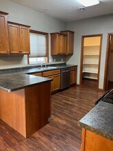 1501 N Grove Pl in Watertown, SD - Foto de edificio - Building Photo