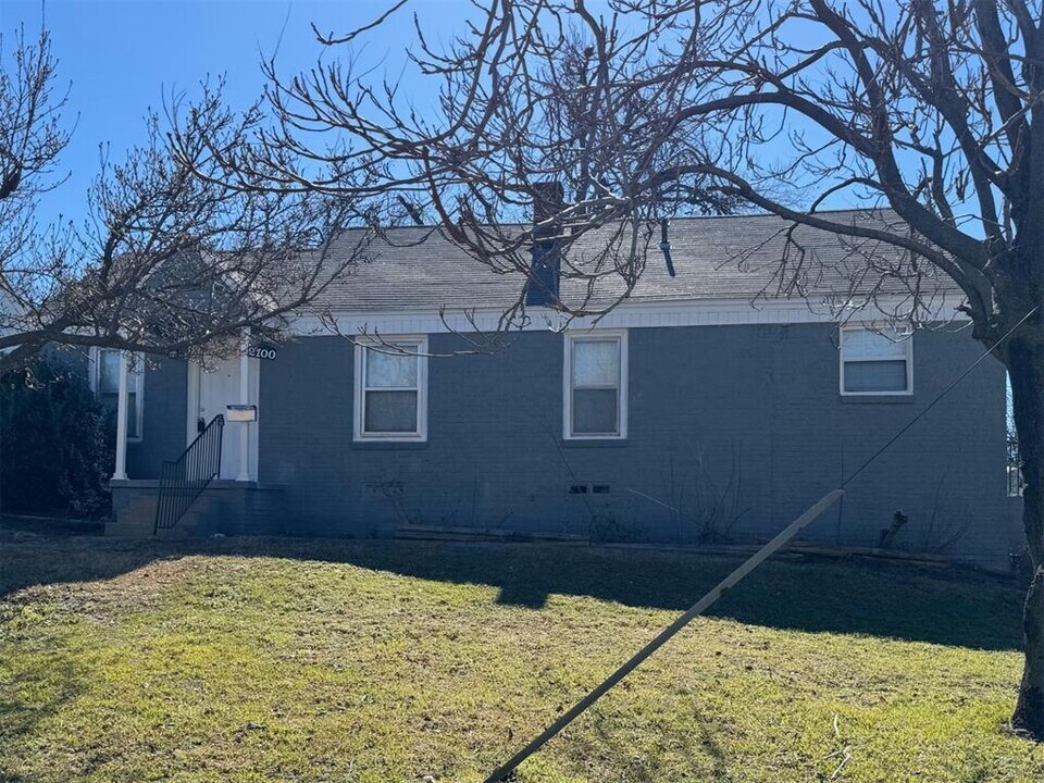 2100 NE 19th St in Oklahoma City, OK - Building Photo