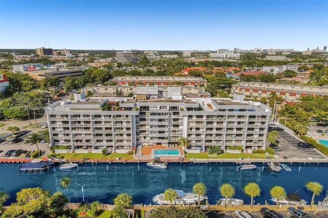 1650 NE 115th St in Miami, FL - Building Photo - Building Photo