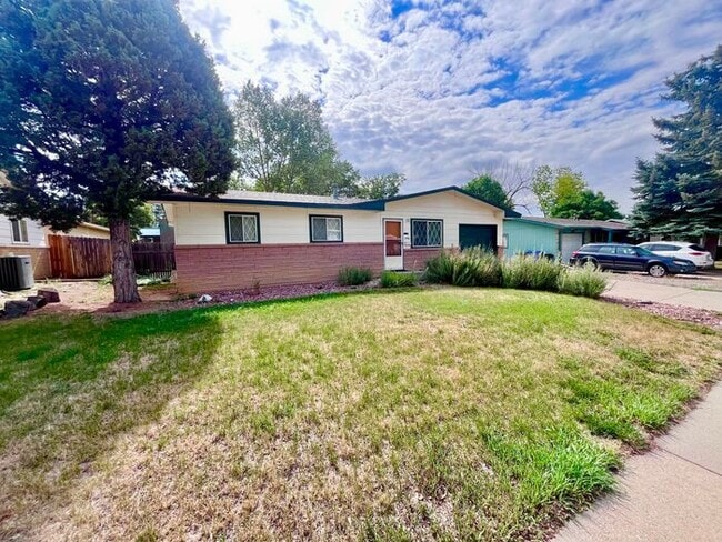 1406 S Douglas Ave in Loveland, CO - Building Photo - Building Photo