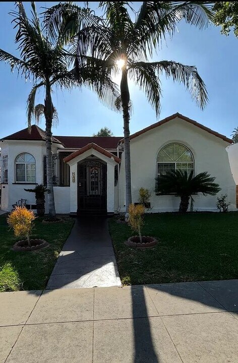 2943 Chesapeake Ave in Los Angeles, CA - Building Photo