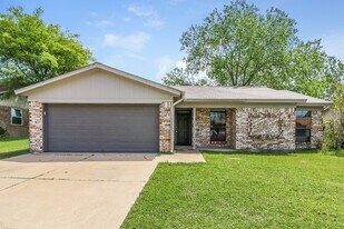 7608 Meadowlark Ln N in Watauga, TX - Building Photo