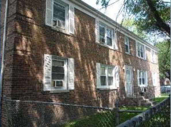 8042 S Dobson St in Chicago, IL - Foto de edificio