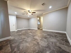 1053 Willow Oaks Cir in Pasadena, TX - Building Photo - Building Photo