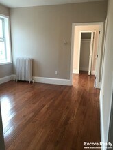 241 Maverick St, Unit 2 in Boston, MA - Foto de edificio - Building Photo