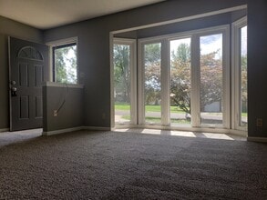 6017 Farley Ave in Raytown, MO - Building Photo - Building Photo