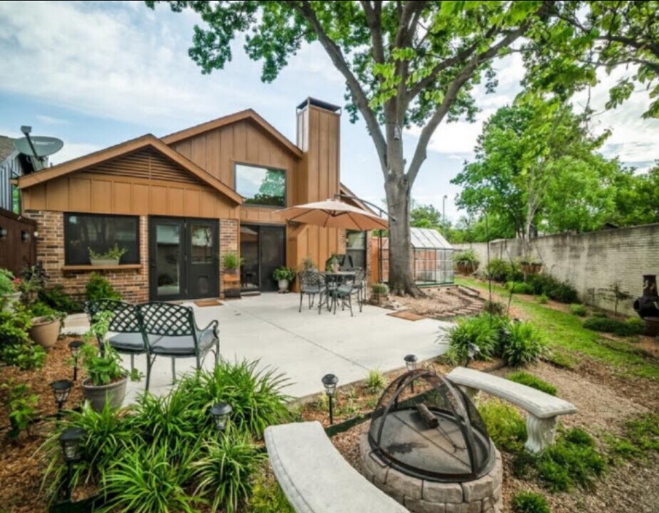 4233 Rosser Square in Dallas, TX - Building Photo