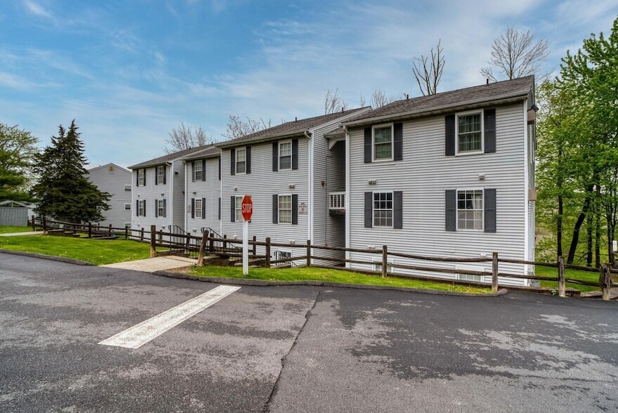 9 Lexington Ave, Unit 3 in Harriman, NY - Building Photo
