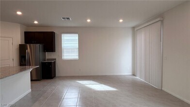 10199 Glowing Amber St in Las Vegas, NV - Building Photo - Building Photo