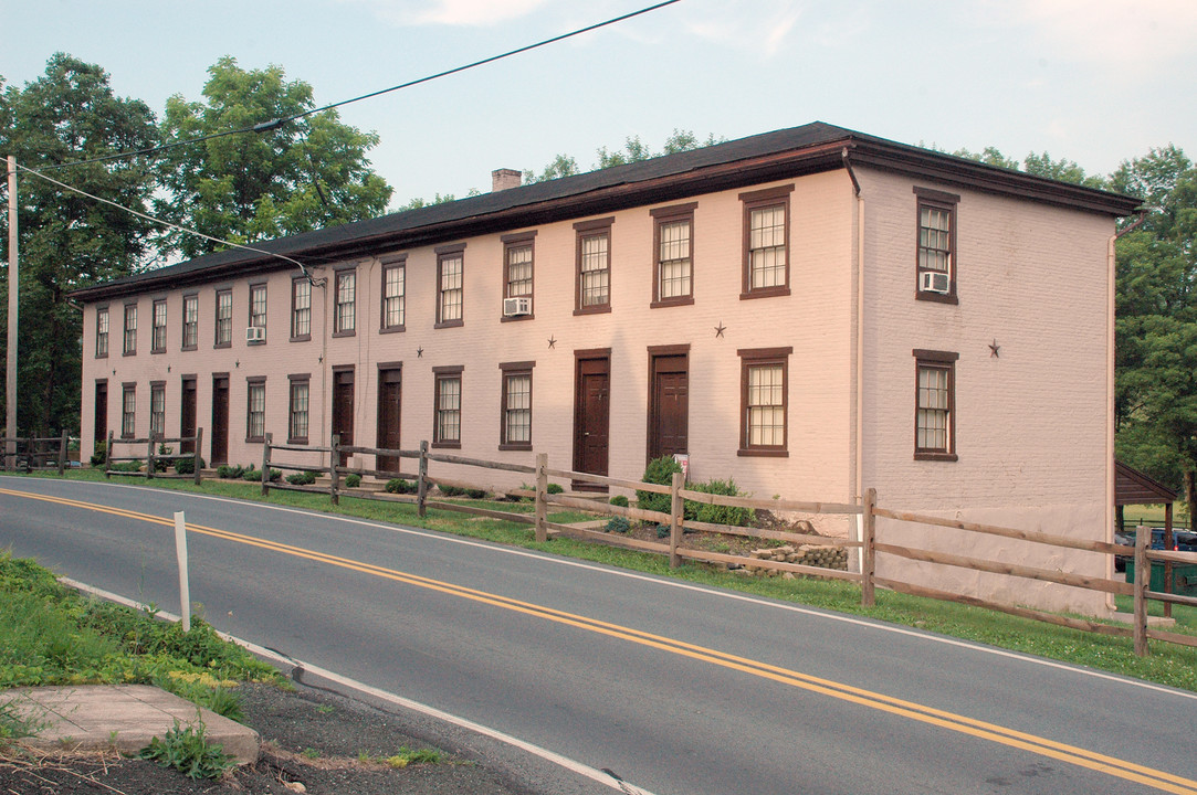 2152 Farmington Ave in Boyertown, PA - Foto de edificio