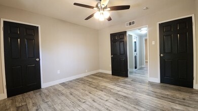 Courtyard Townhouse Apartments in Kirkwood, MO - Foto de edificio - Interior Photo