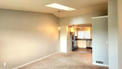 485 SW Bayshore Dr in Oak Harbor, WA - Building Photo - Building Photo