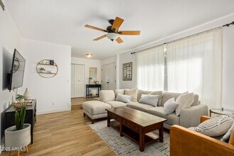 8490 E Chaparral Rd in Scottsdale, AZ - Building Photo - Building Photo