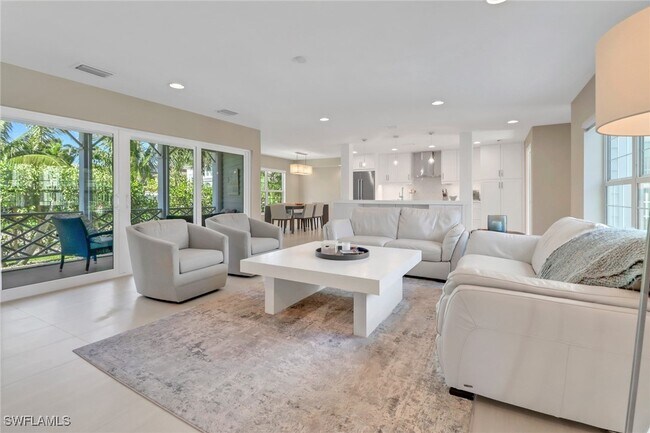 575 2nd St S in Naples, FL - Foto de edificio - Building Photo