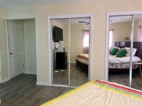 6890 Liberty St in Hollywood, FL - Building Photo - Building Photo