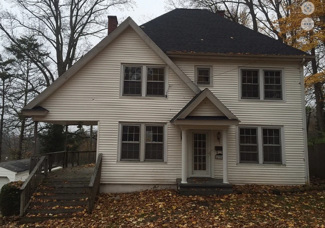 property at 2705 Valley View Ave