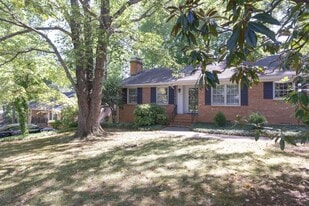608 Candlewood Dr in Greensboro, NC - Building Photo