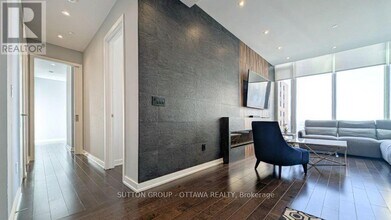 111-2111 Champagne Ave S in Ottawa, ON - Building Photo - Building Photo