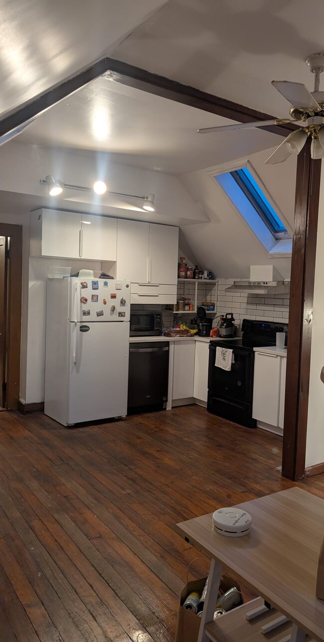 124 Foster St, Unit 3rd Floor