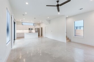 1116 Walton Ln in Austin, TX - Building Photo - Building Photo
