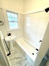 838 1/2 Laguna Ave in Los Angeles, CA - Building Photo - Building Photo