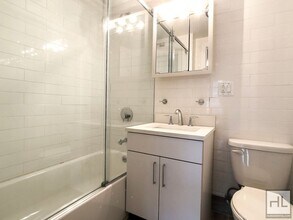 East 82nd Street in New York, NY - Building Photo - Building Photo