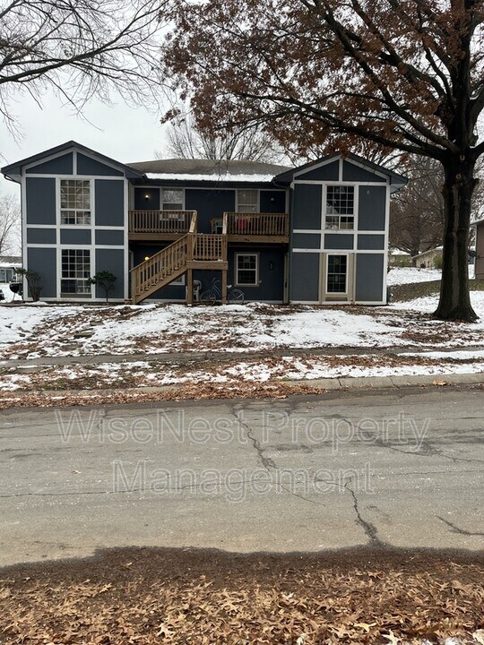 708 NE Ball Dr in Lee's Summit, MO - Building Photo