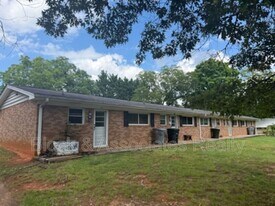 142 W Pritchard St in Asheboro, NC - Building Photo